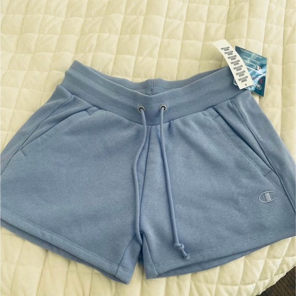 Champion shorts from Urban Outfitters - Picture 2 of 4